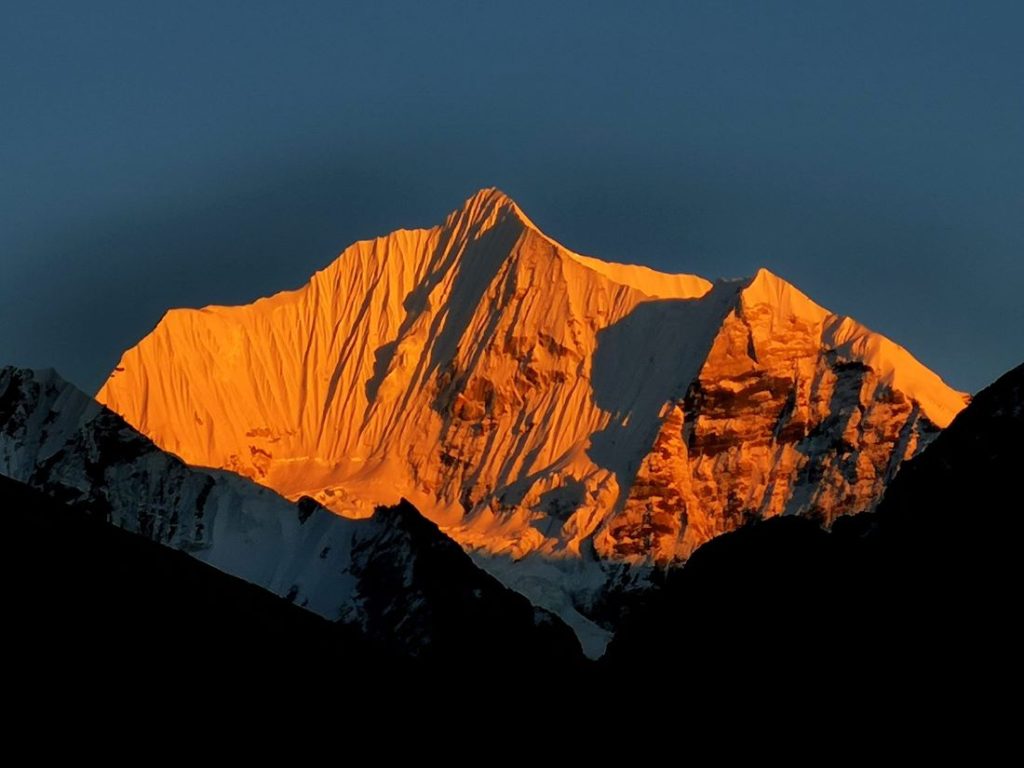 sunrise view from langtang