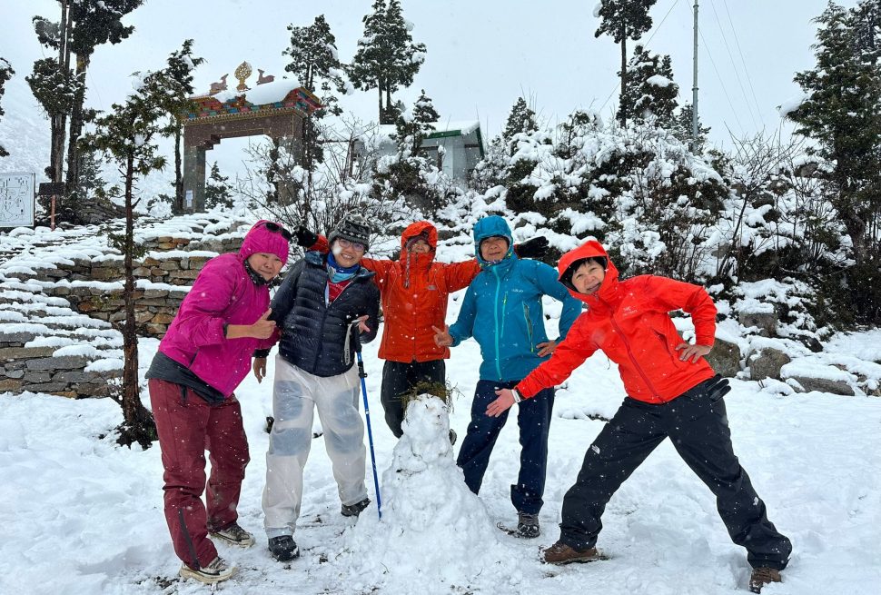 Trekkers posing for the Photo at Samaganu manaslu