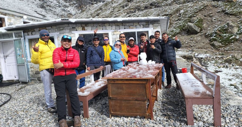 Group photo with Guide and porters