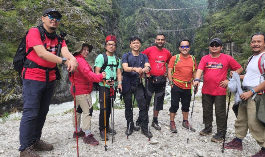 Everest Base Camp Group Trek vs Private Trek Guide