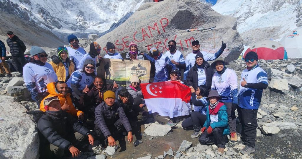 Group picture at everest base camp