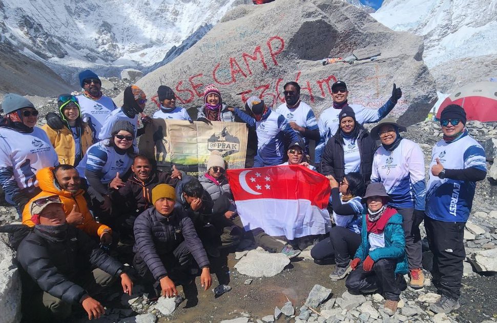 Group picture at everest base camp