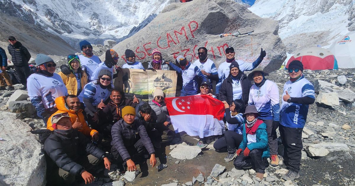 Group picture at everest base camp