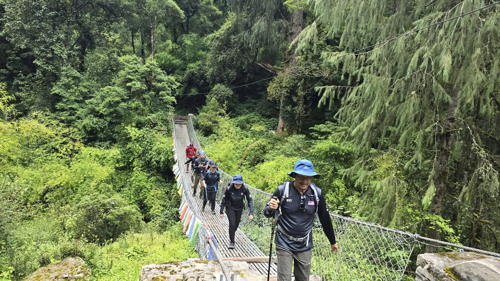 Manaslu circuit trek altitude sickness