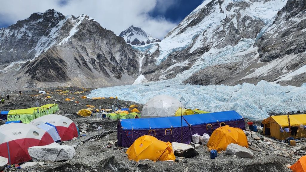 everest base camp helicopter return