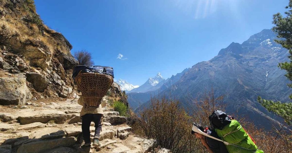 Porter support on everest base camp